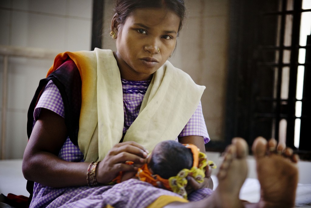 Mother and newborn at a hospital in Allahabad, India